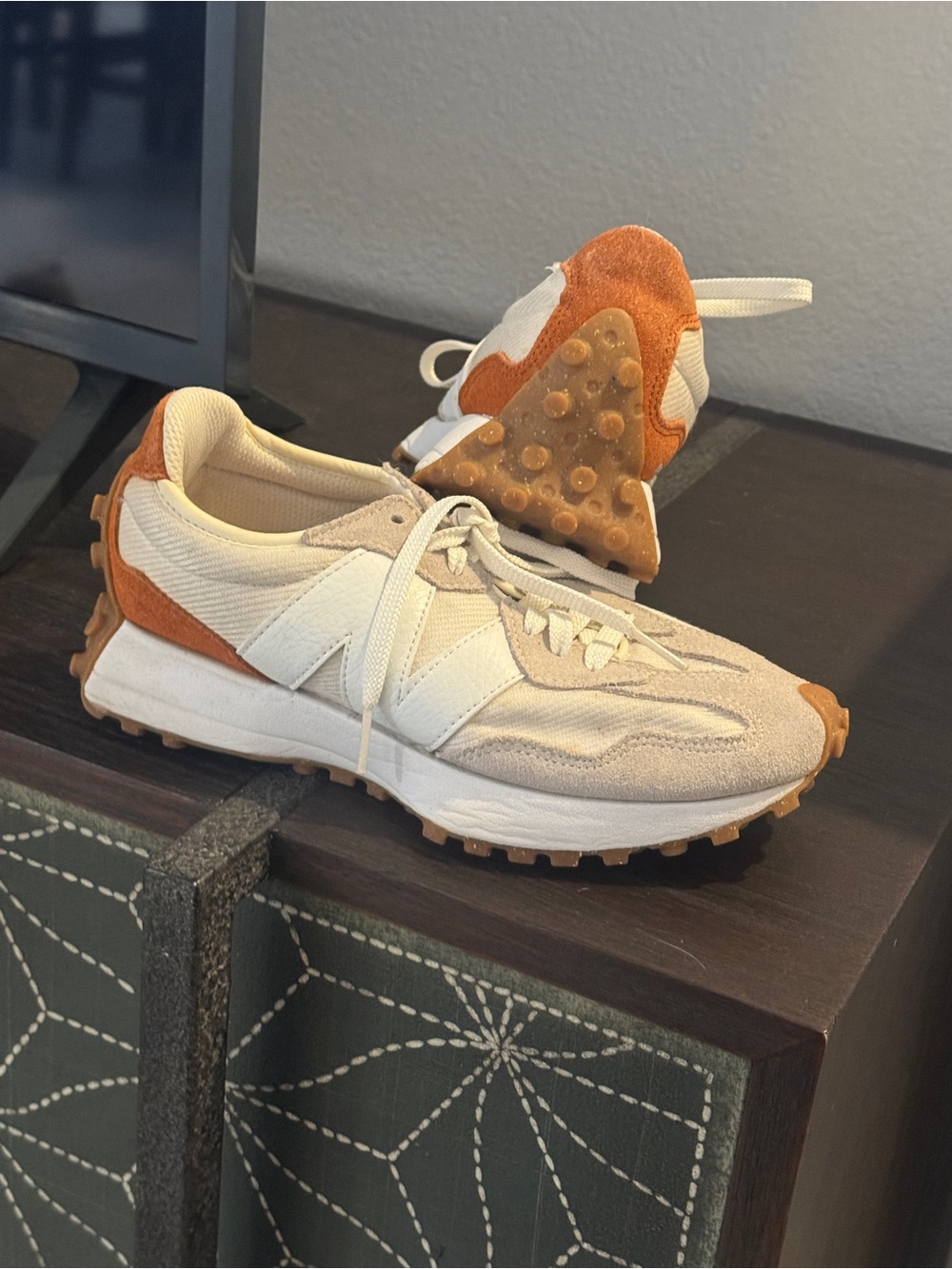NEW BALANCE 327 Womens Shoes
